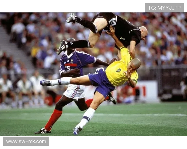 足球明星璀璨星空：探索全球顶级球员的传奇故事与辉煌成就